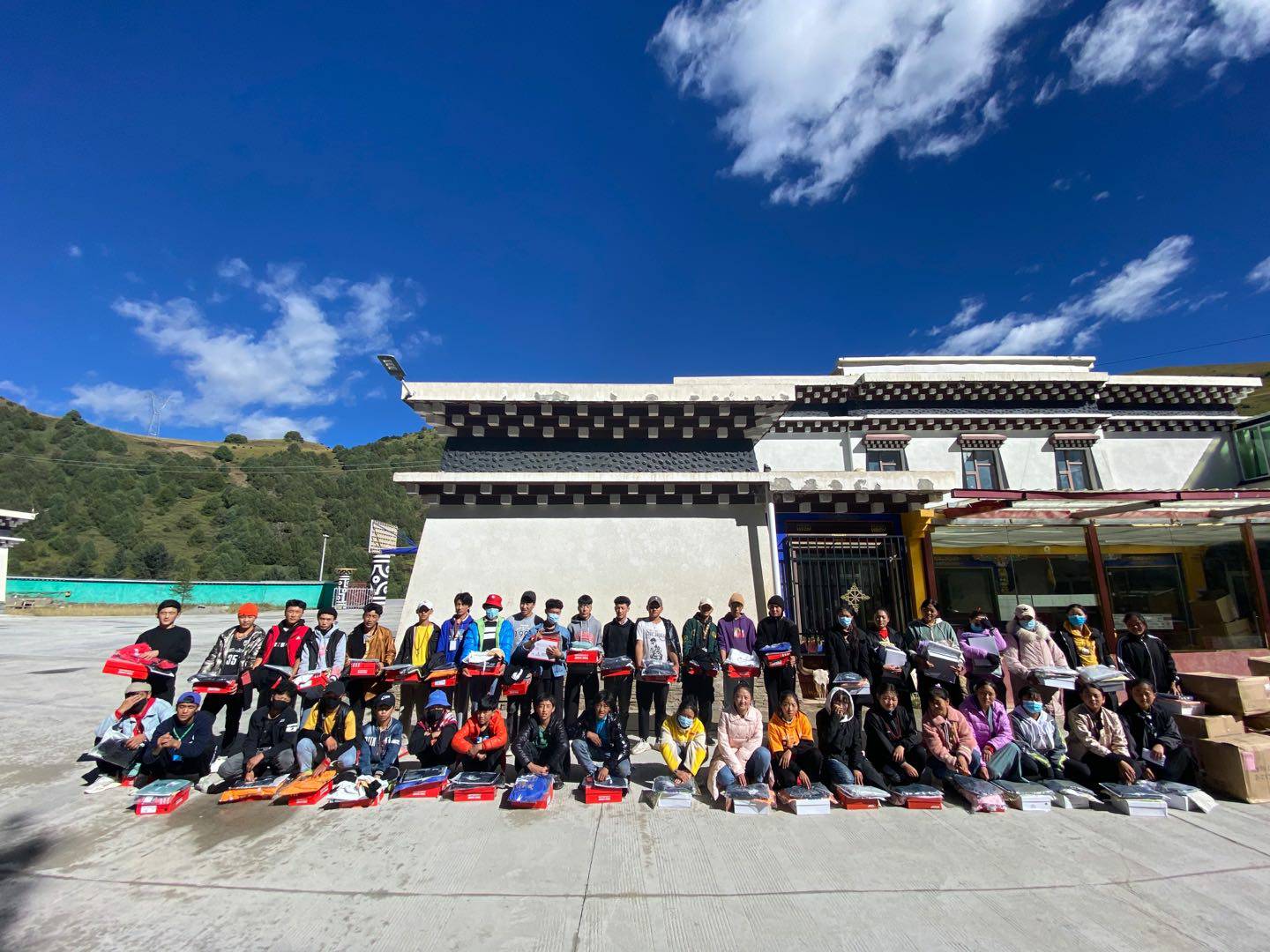 长春宇航建筑设计有限公司公益回顾丨家国同欢月同圆 温暖满载甘孜州(图8) 长春宇航建筑设计有限公司公益回顾丨家国同欢月同圆 温暖满载甘孜州(图8)