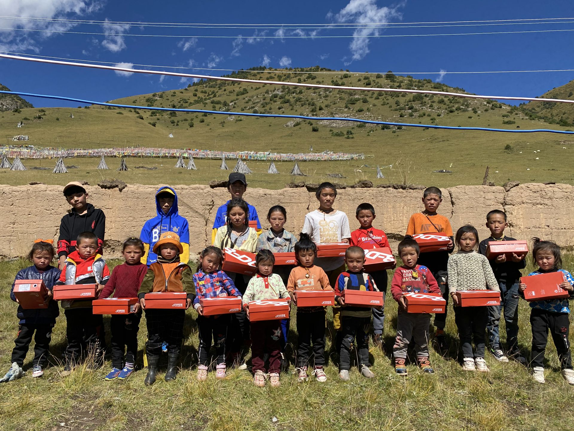 长春宇航建筑设计有限公司公益回顾丨家国同欢月同圆 温暖满载甘孜州(图13) 长春宇航建筑设计有限公司公益回顾丨家国同欢月同圆 温暖满载甘孜州(图13)